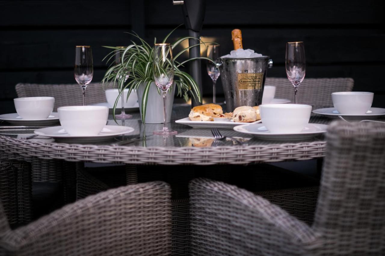 Rockside - Luxury 1 Bedroom Home With Hot Tub, Central Location, Parking And Pet Friendly Windermere Ngoại thất bức ảnh
